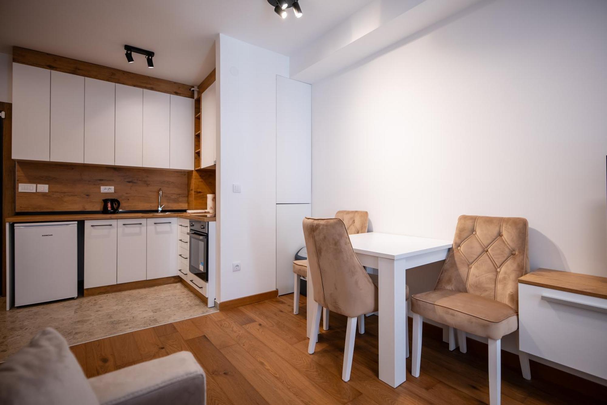 Apartment Lust Premium Iii *
